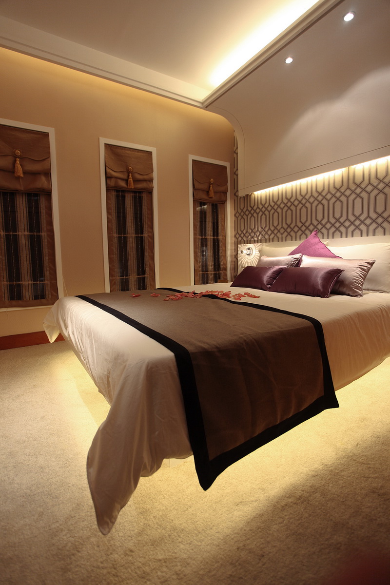 一格鉑金現(xiàn)代簡約式風格裝修